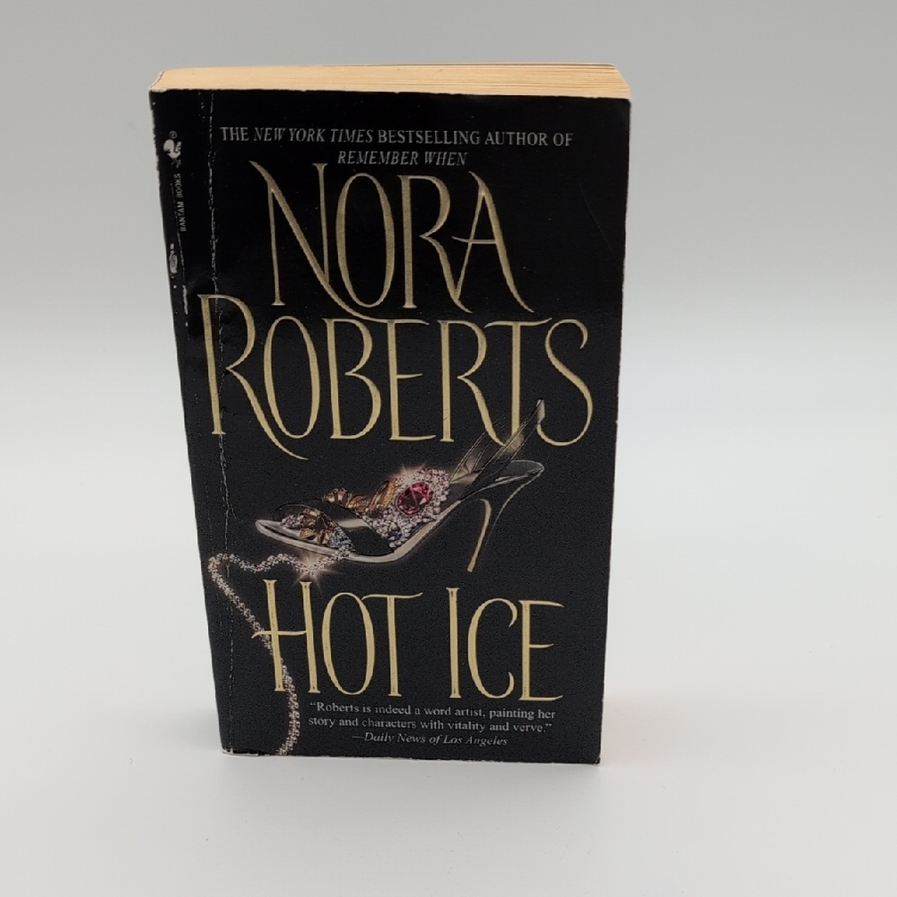 💵2/$10Bundle and Save💵Nora Roberts 'Hot Ice' Paperback Book
